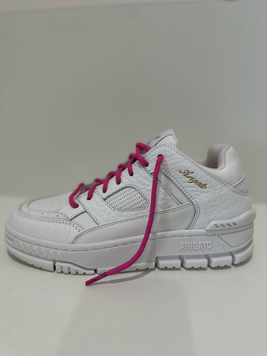 Pink shoelaces with a reflective stamp